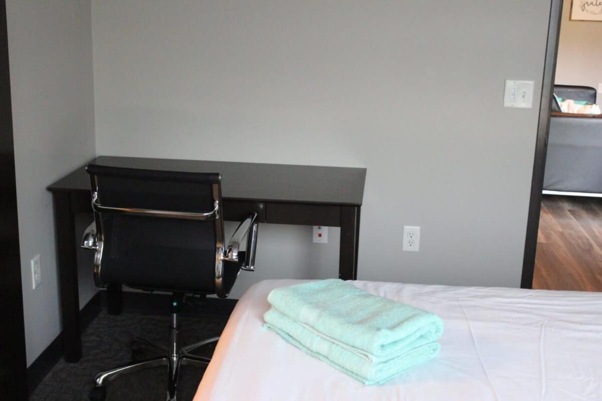 Spacious 2Br Suite Plus Patio Near Iowa State Ames Ngoại thất bức ảnh